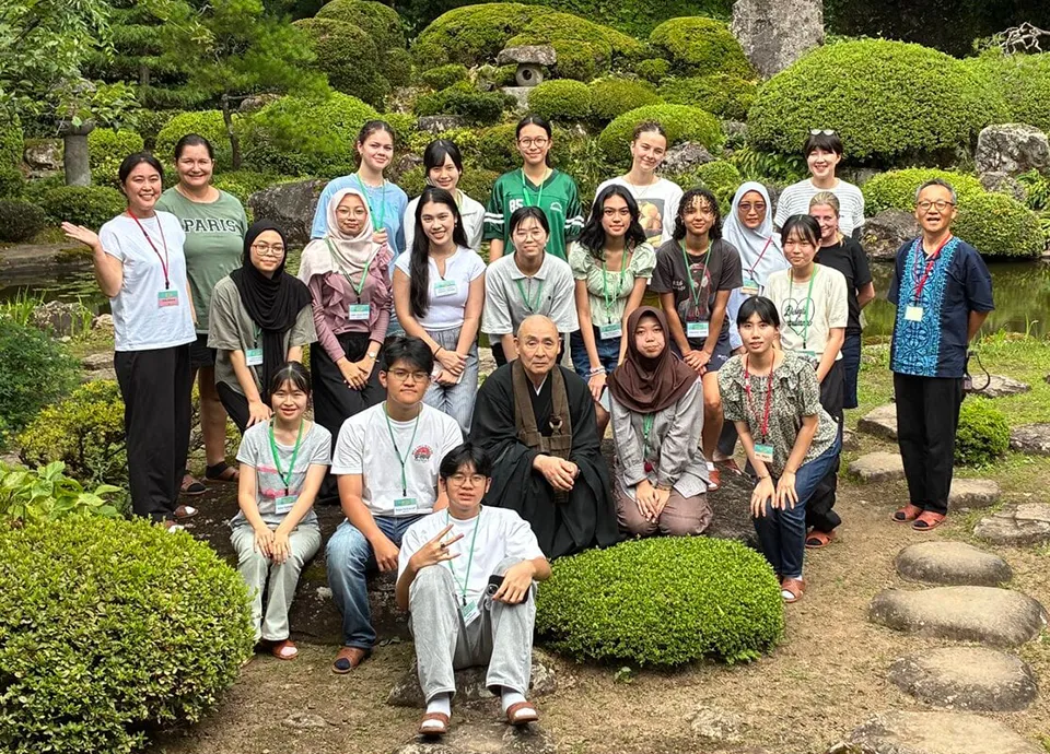 青少年国際交流事業への参加者集合写真